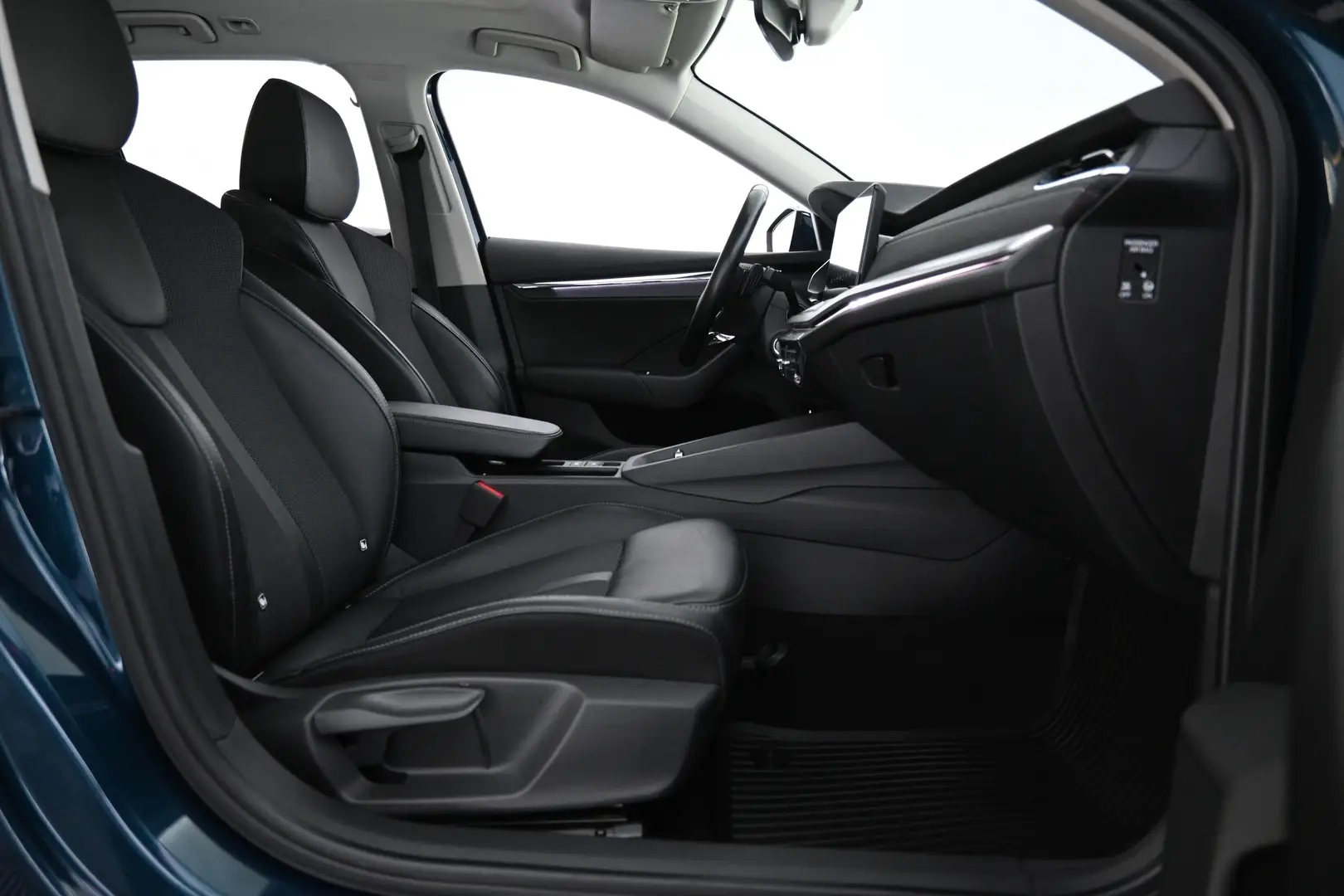 Car Image - 6CYiivnPxrrJjA8Qp4qq6s