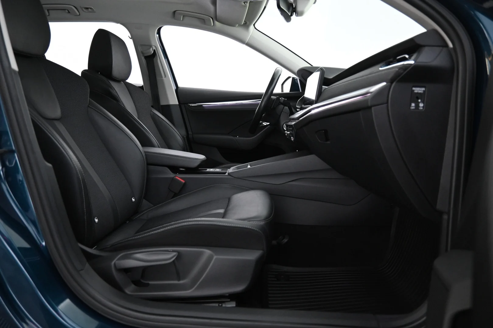 Car Image - 6CYiivnPxrrJjA8Qp4qq6s