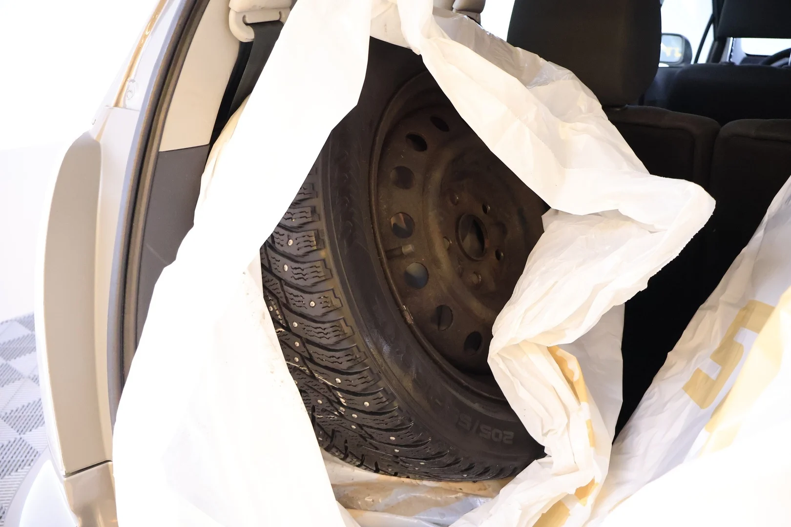 Car Image - vOLQx8dlW663xHnM8img7