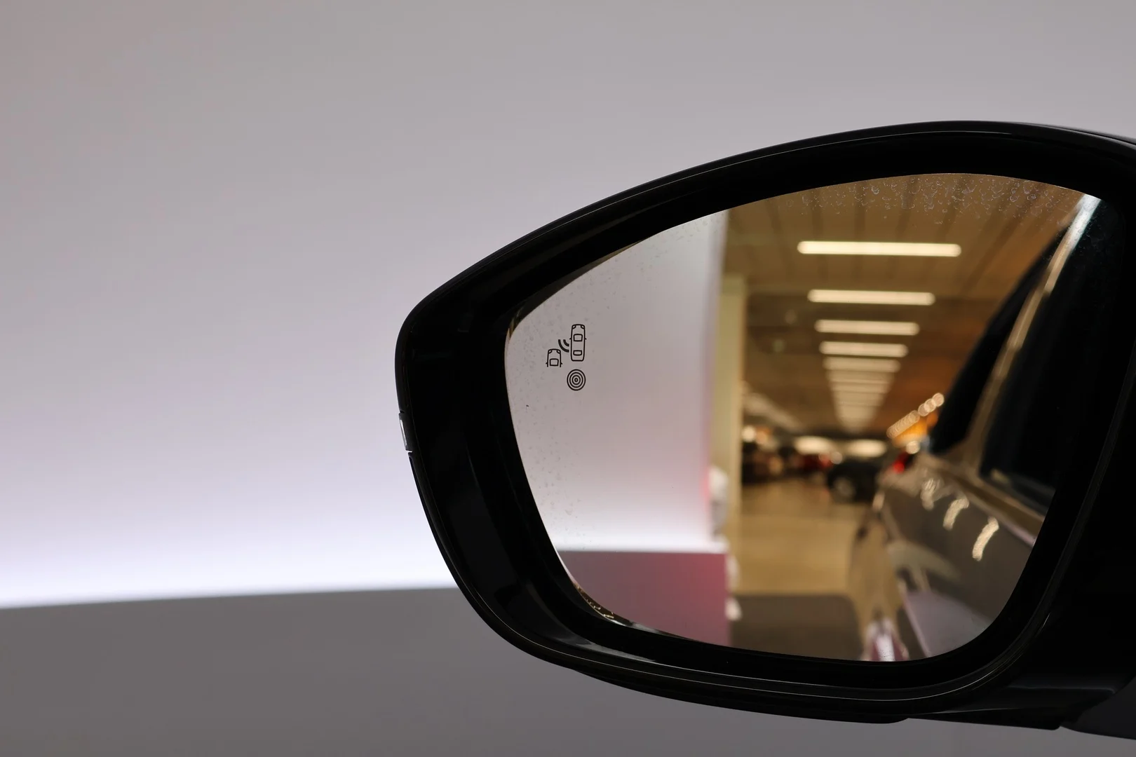 Car Image - zeiBkvwP8GbVz9XV9gsU1