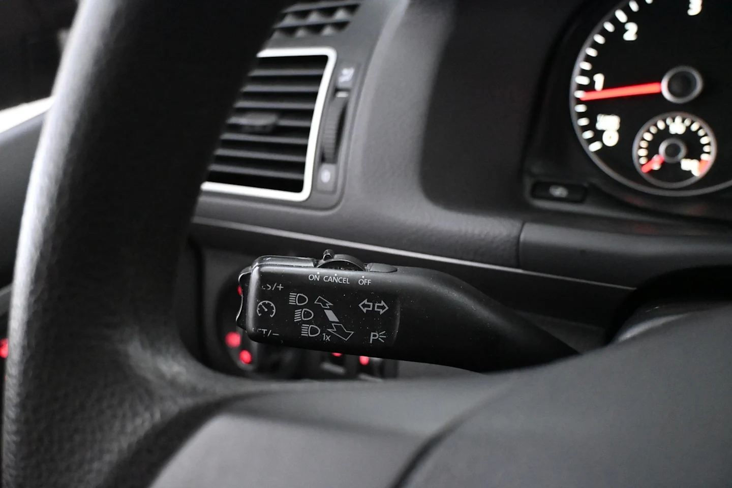 Car Image - 7DaFX37COitguY9DbIhVTh