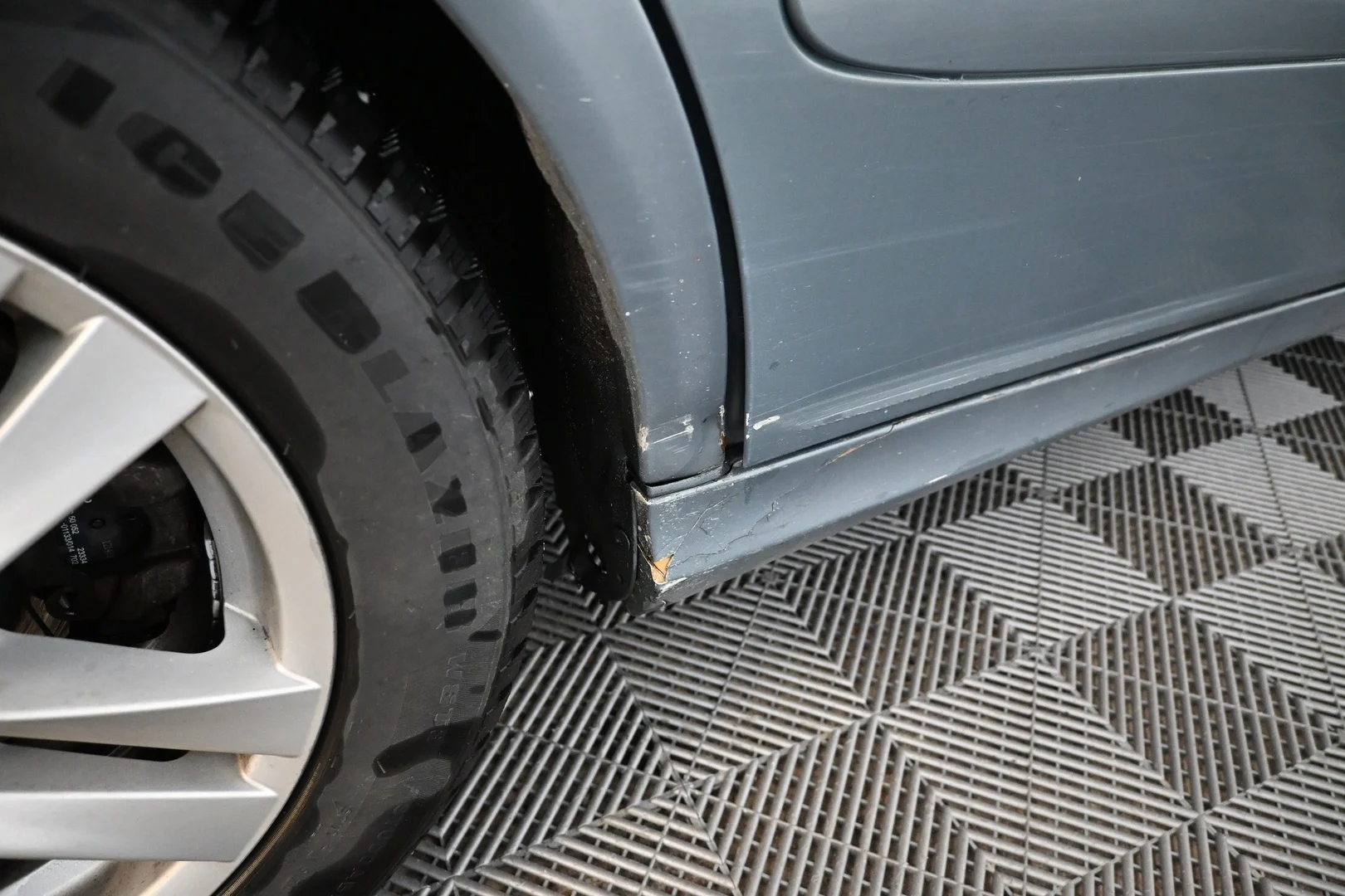 Car Image - 3xfbozqnKlU0rprmJzFORn