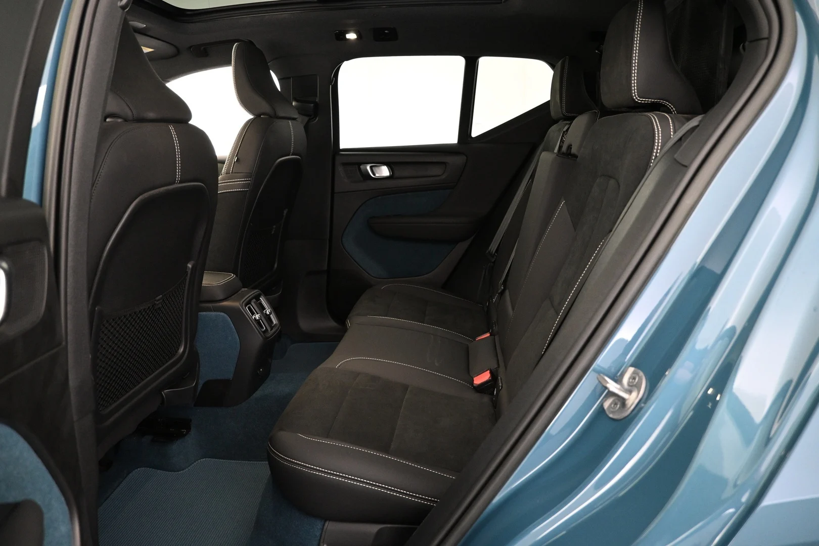 Car Image - 49n82wHPj0yv3IRcavJPNp