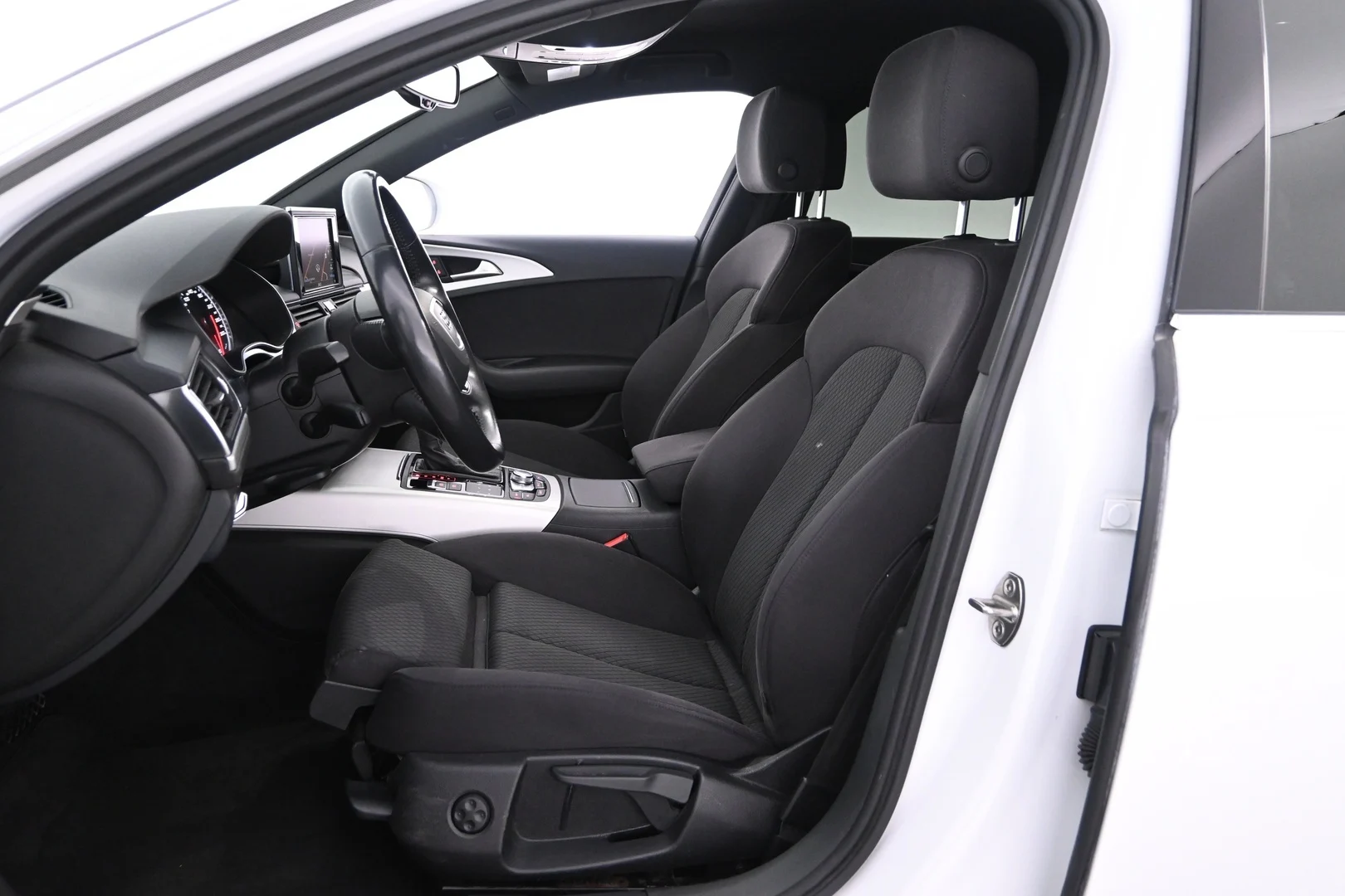 Car Image - 4hCNQuaXnugBzlltK8wGor