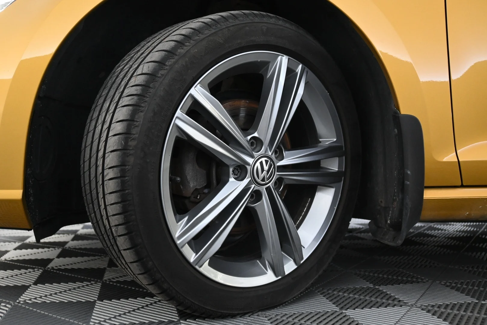 Car Image - 557P49LeIhLumif45Twjpz