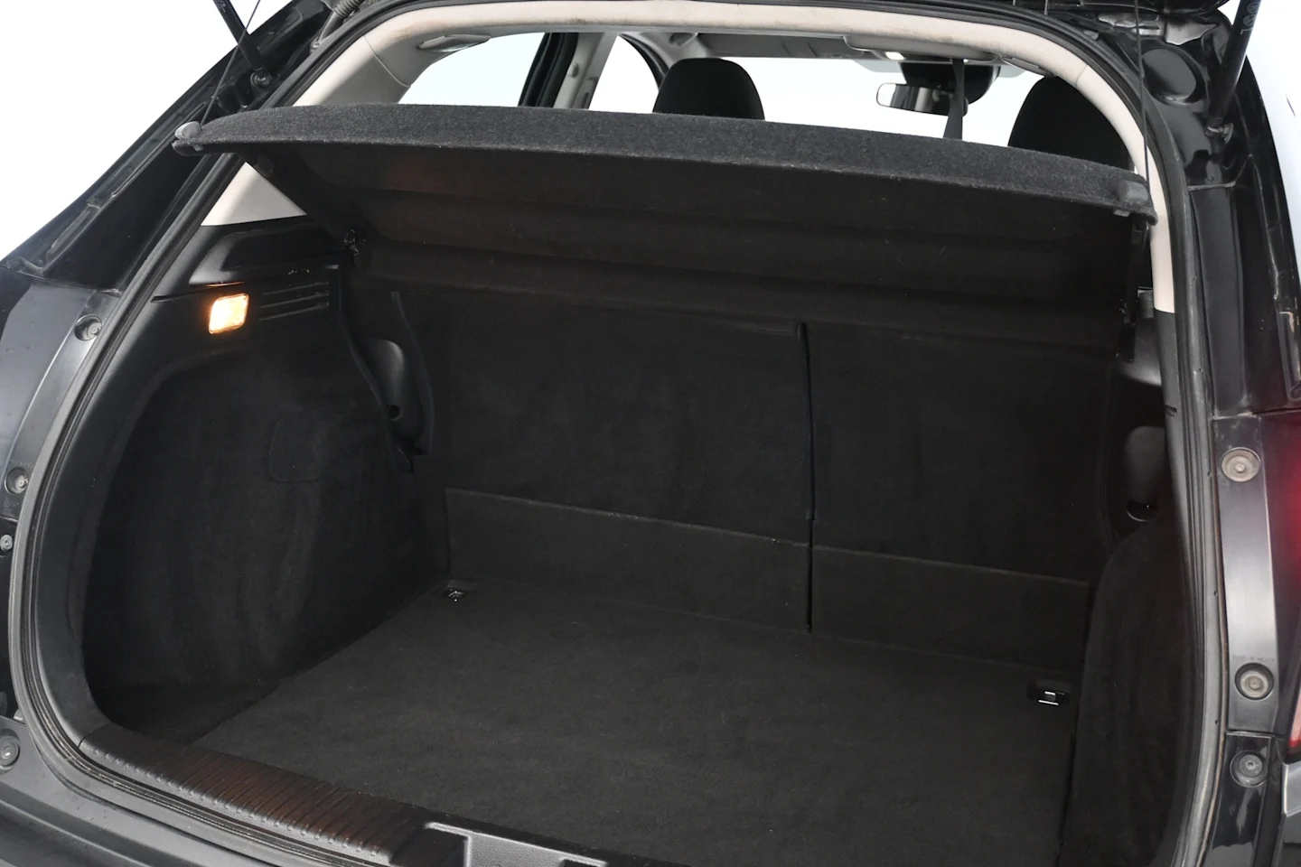 Car Image - 48MO64raa1atqnI1A7fU4F