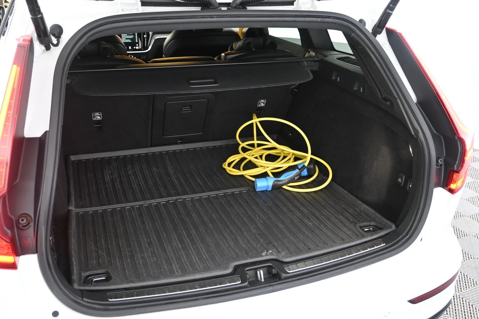 Car Image - 3bzAmxaplGNzHkvYxAyWv3