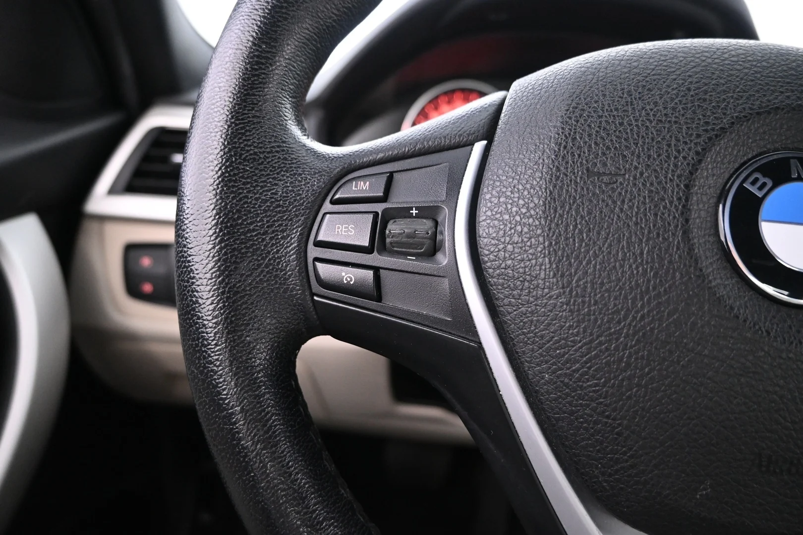 Car Image - s3kNoGWtHg8nOud5ZdliT