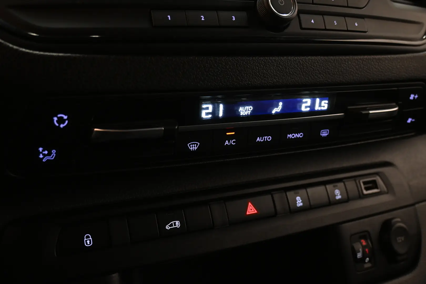 Car Image - 4fnyhEx7F5AEMxDQ10PTSa