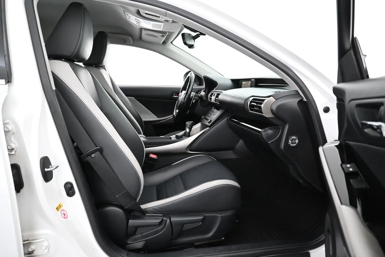 Car Image - 3rWvXhbzmb2l4UVNRs3abO