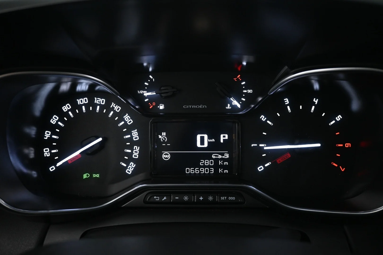 Car Image - 1VHpkU5oBKlw3xGPzK484f