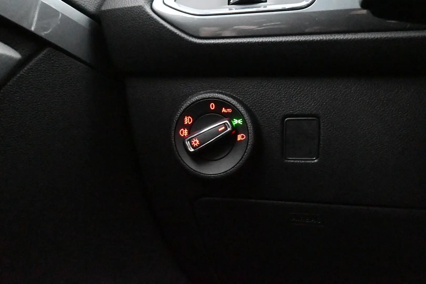 Car Image - 39ngd8bsj3lVx5vwpIq6Gv