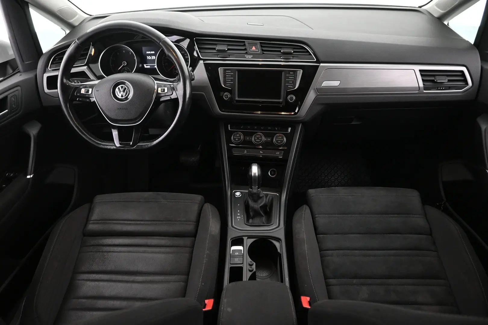 Car Image - Q2BXNQbIqW5plPjr7lXbn