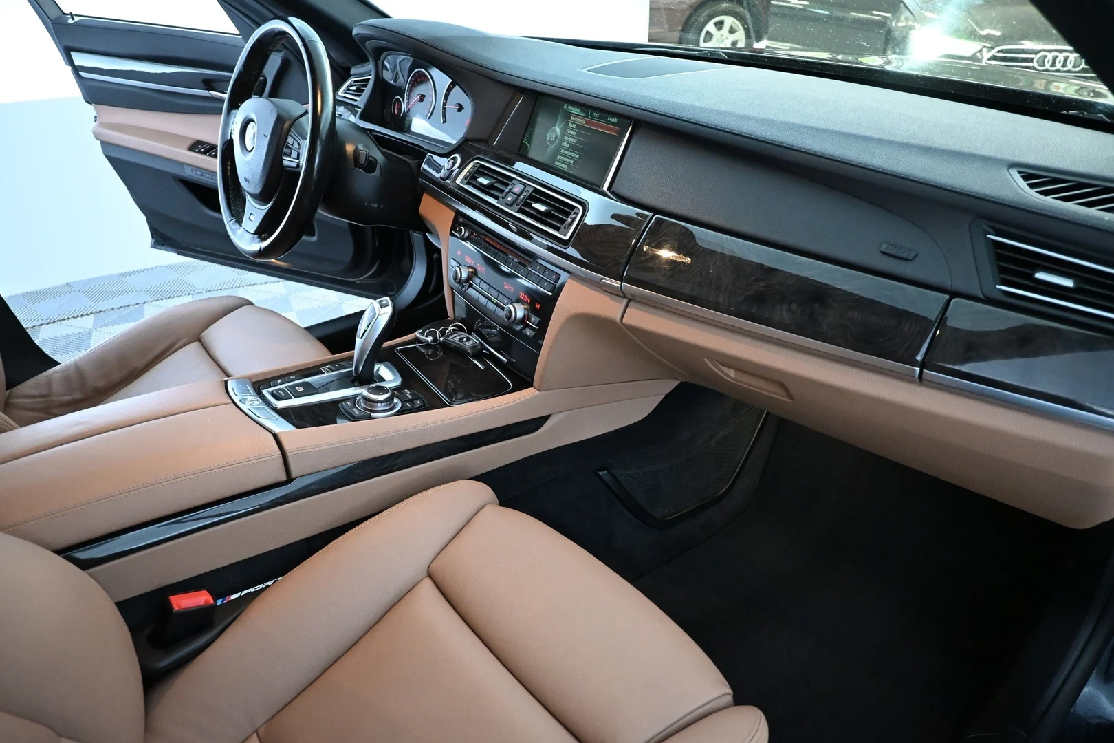 Car Image - 2jHSQzV2yCcJE3vsfXamPf