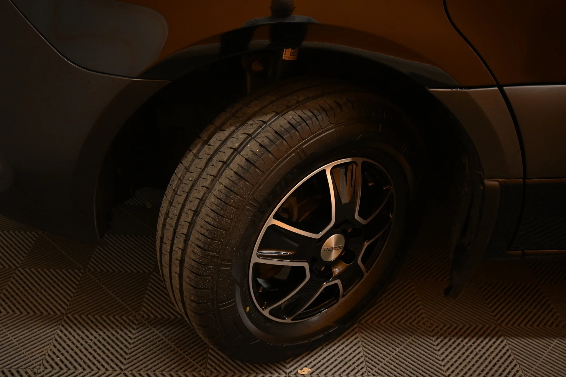 Car Image - 7eiNfV2ME8gYSW3vamd9YL