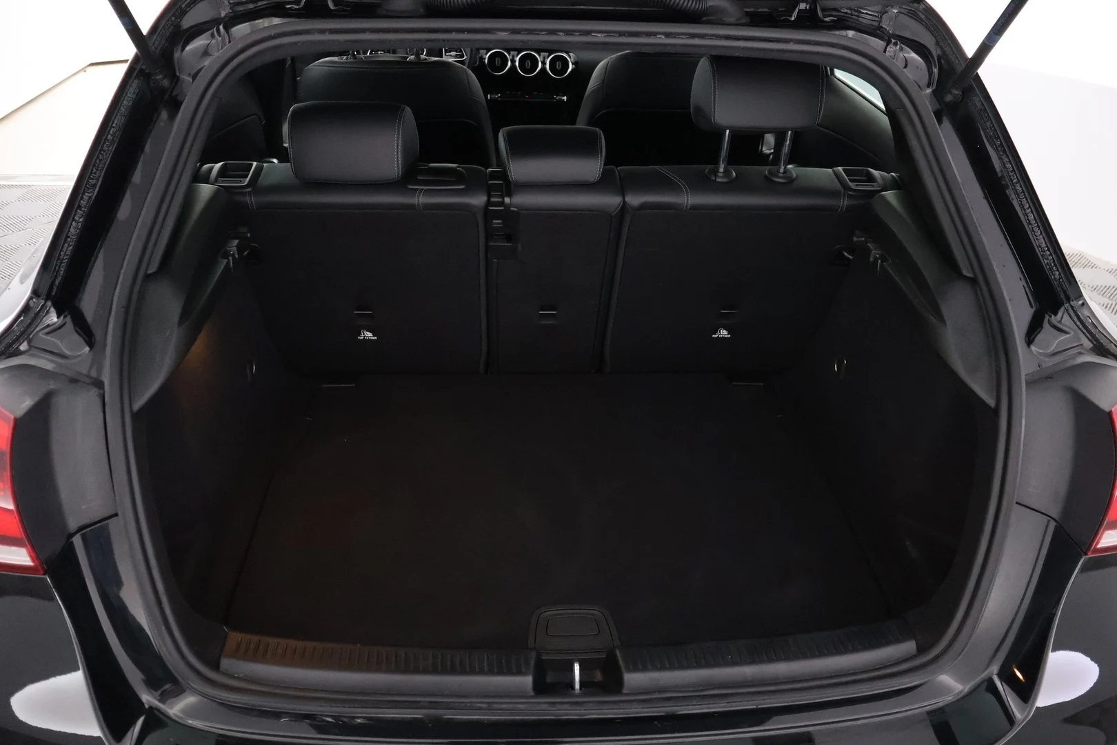 Car Image - 76dRhG1xkOKVwII6nL3oFS