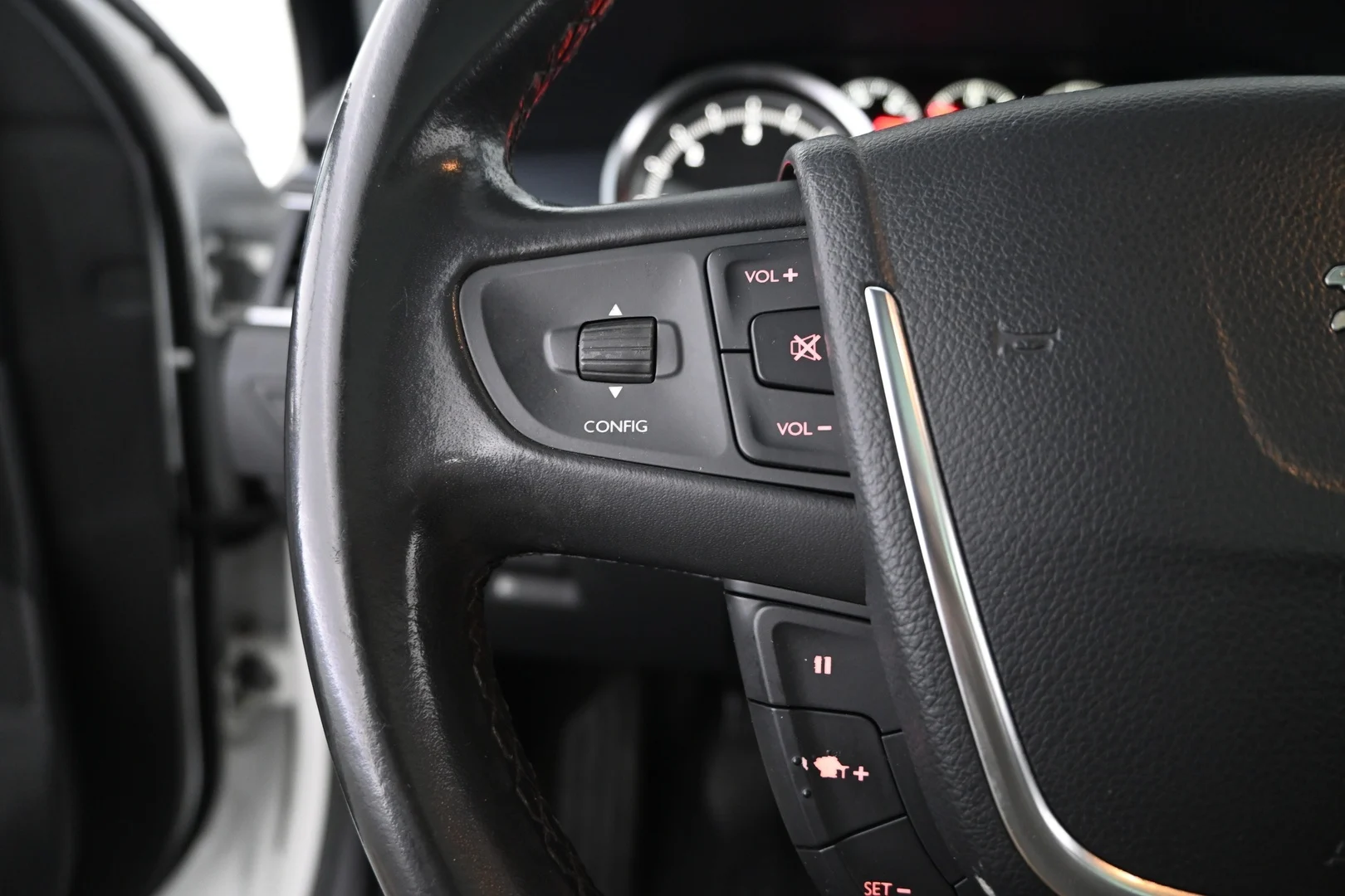 Car Image - 1ShlTeww3I33yliTcIYpXF