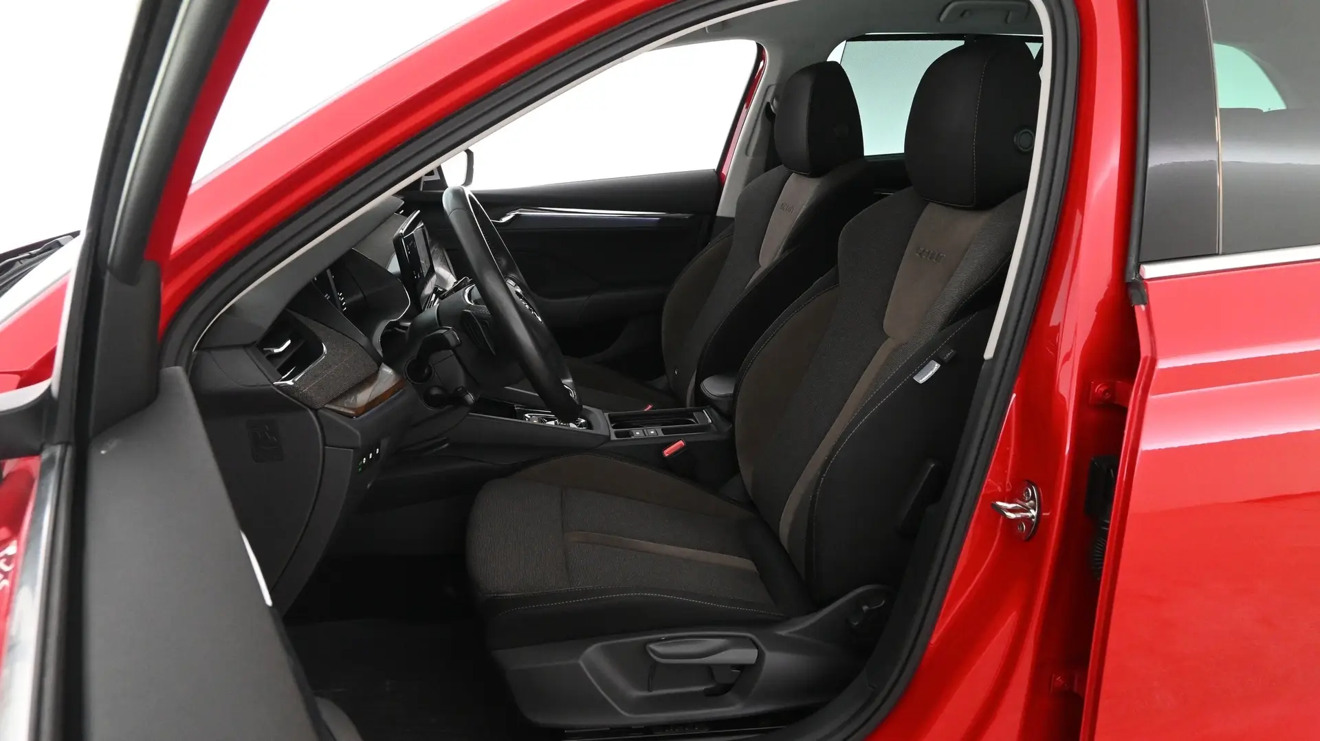 Car Image - 4asvYv8OmEsXSdr0dWaDBl