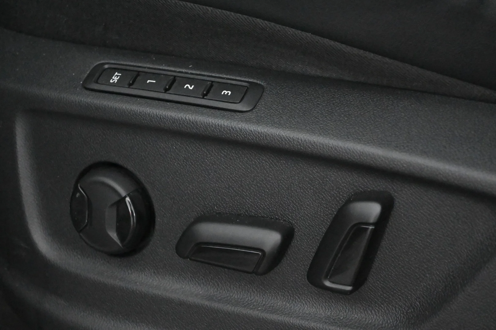 Car Image - 1lgOXsAKYKM1xOmFq3Tg5b