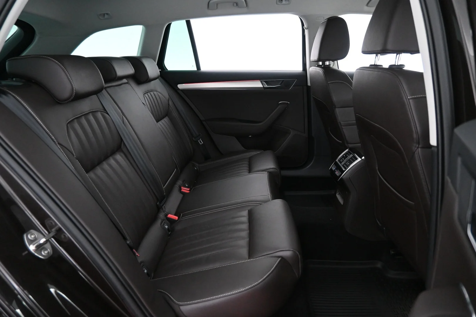 Car Image - 4PqUBEFuIqOX1wb4KdMMYB