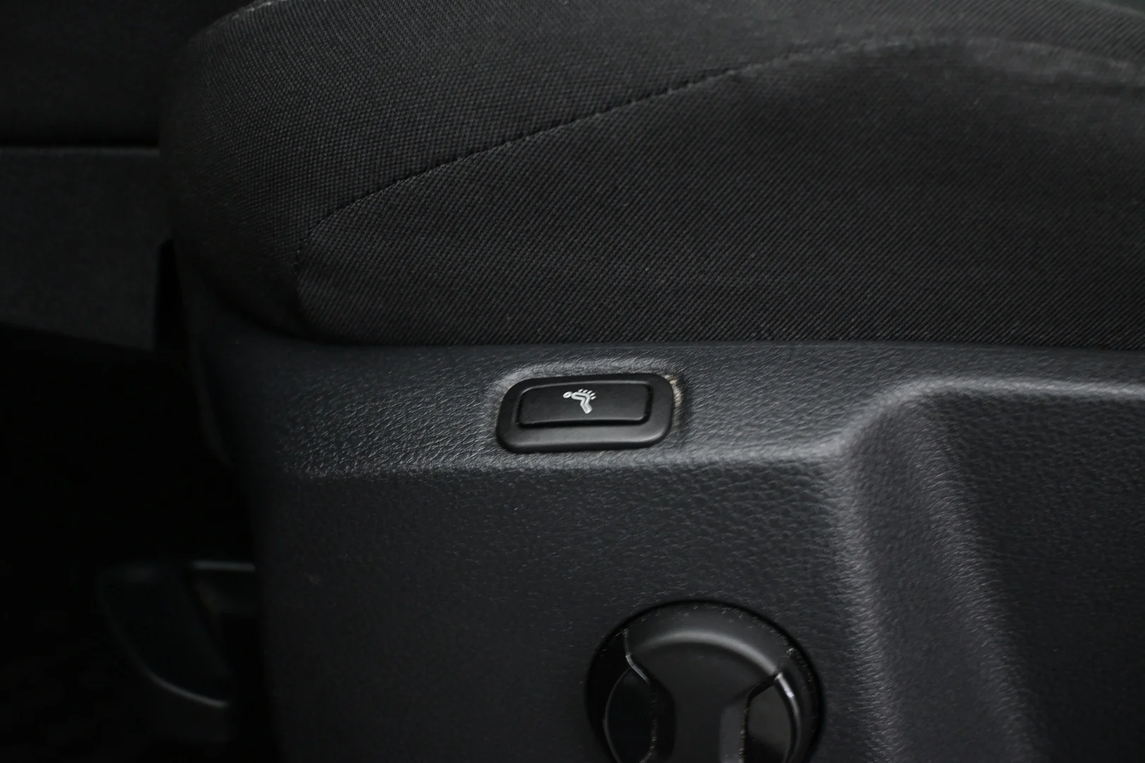 Car Image - F5poQUSEswpSnPRXb5A0i