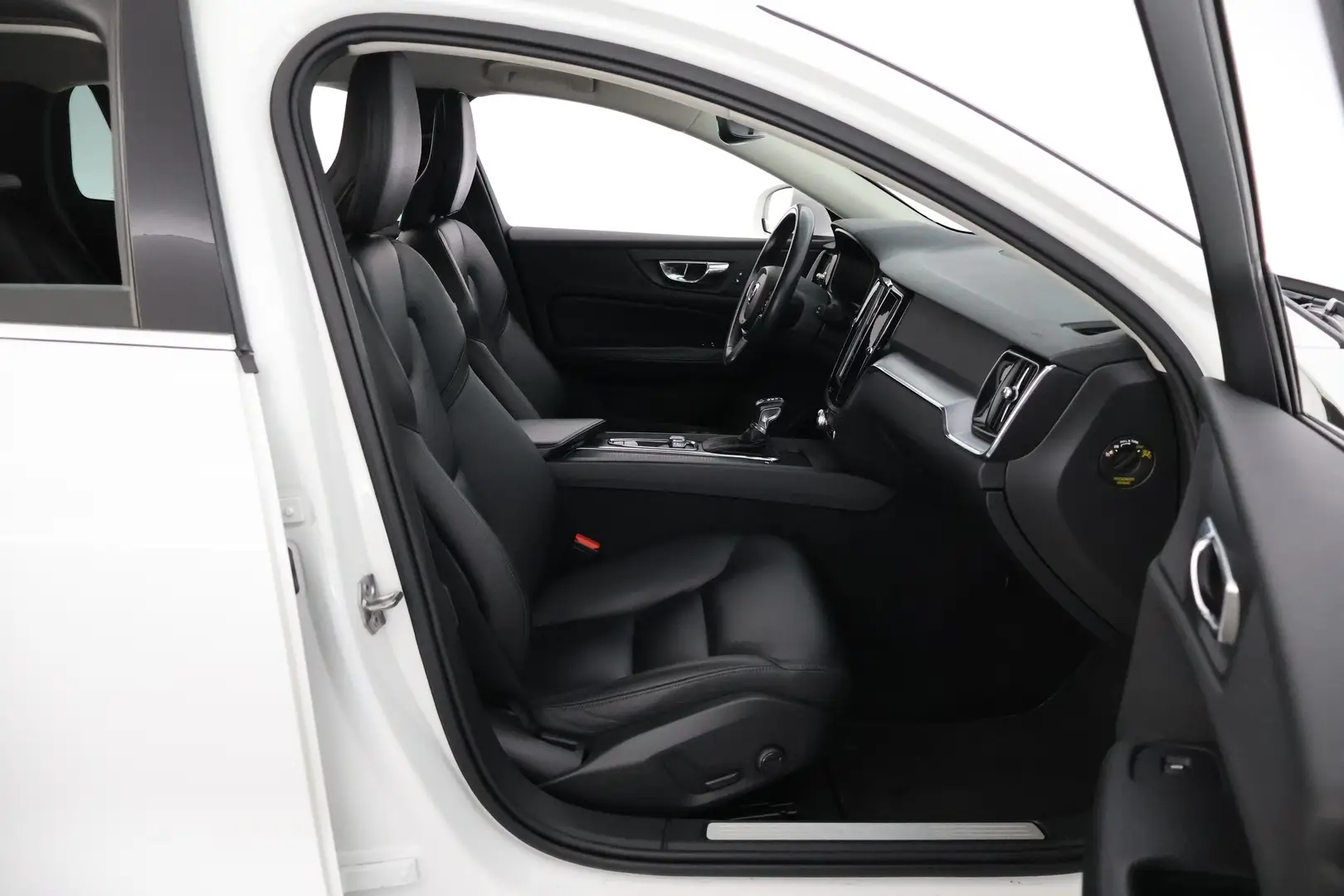 Car Image - 2SdPEQC1UwNLt0xIjPxigJ