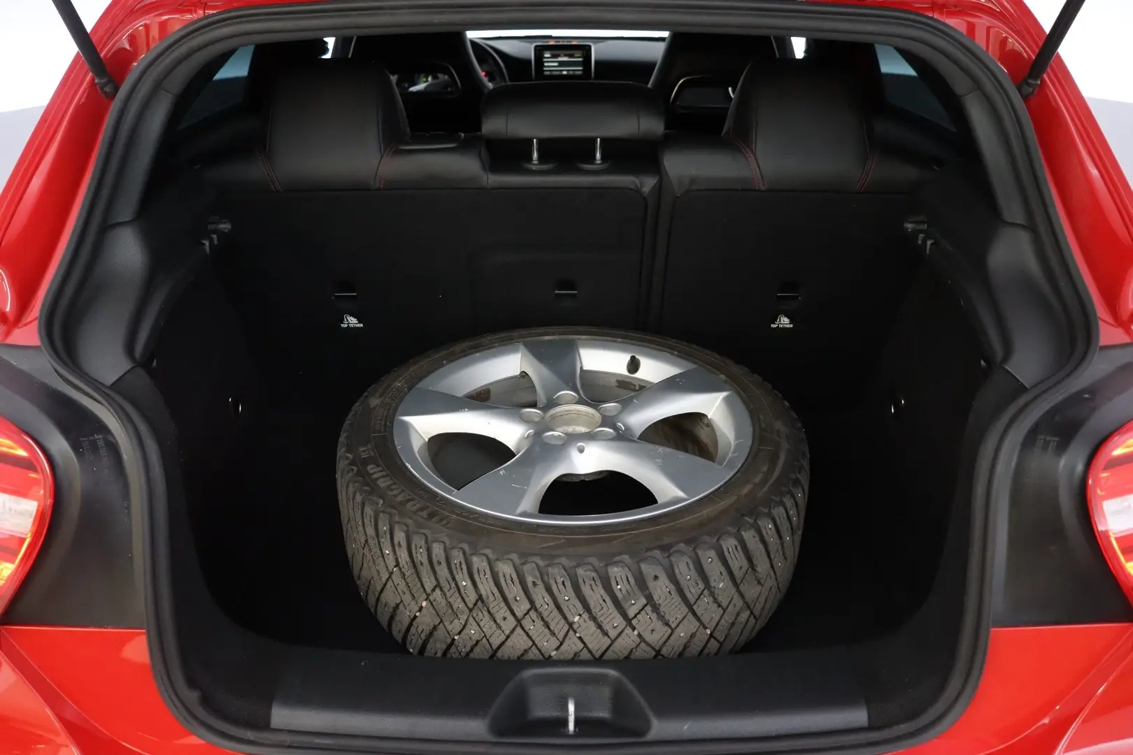 Car Image - 1EBau1BuBhWxA437UBwKLc