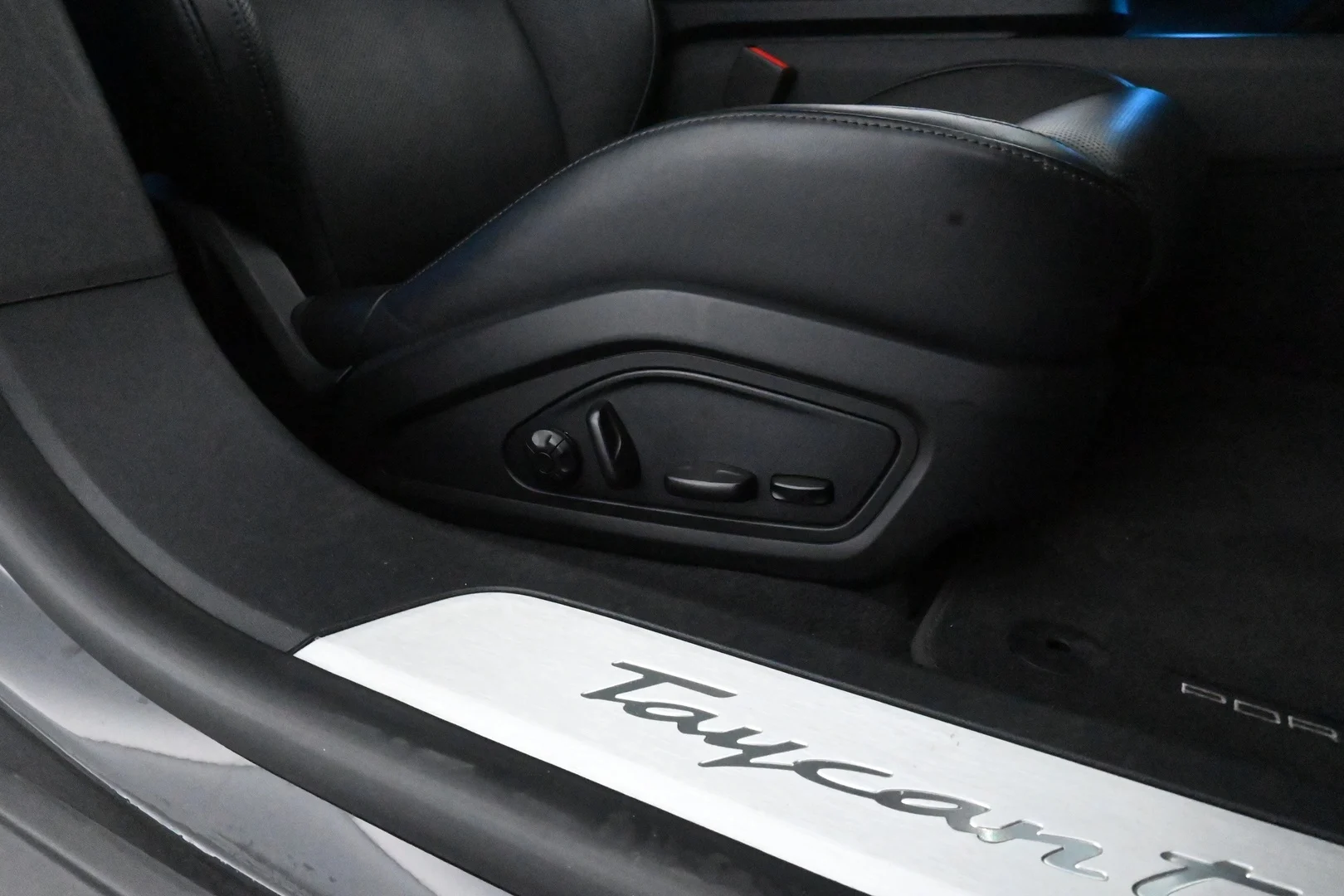 Car Image - 6nnc7MGdvUPOuC7CYTKxkW