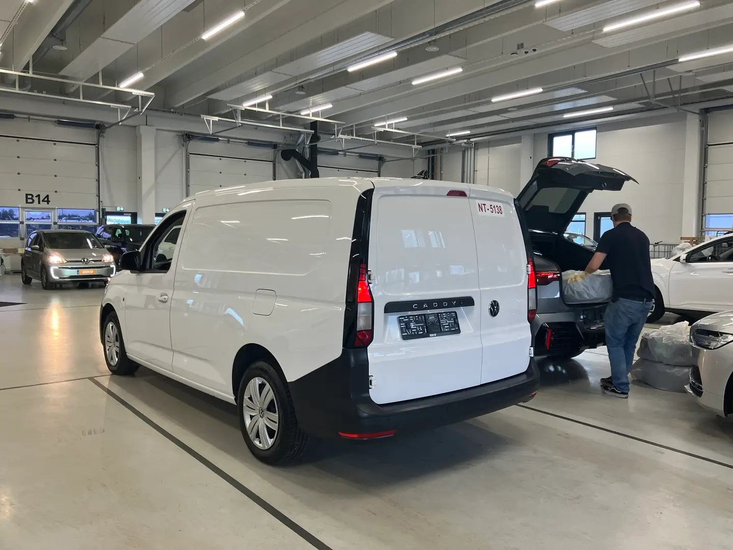 Car Image - 6lBYe9phoVmK3UWK1j0pR7