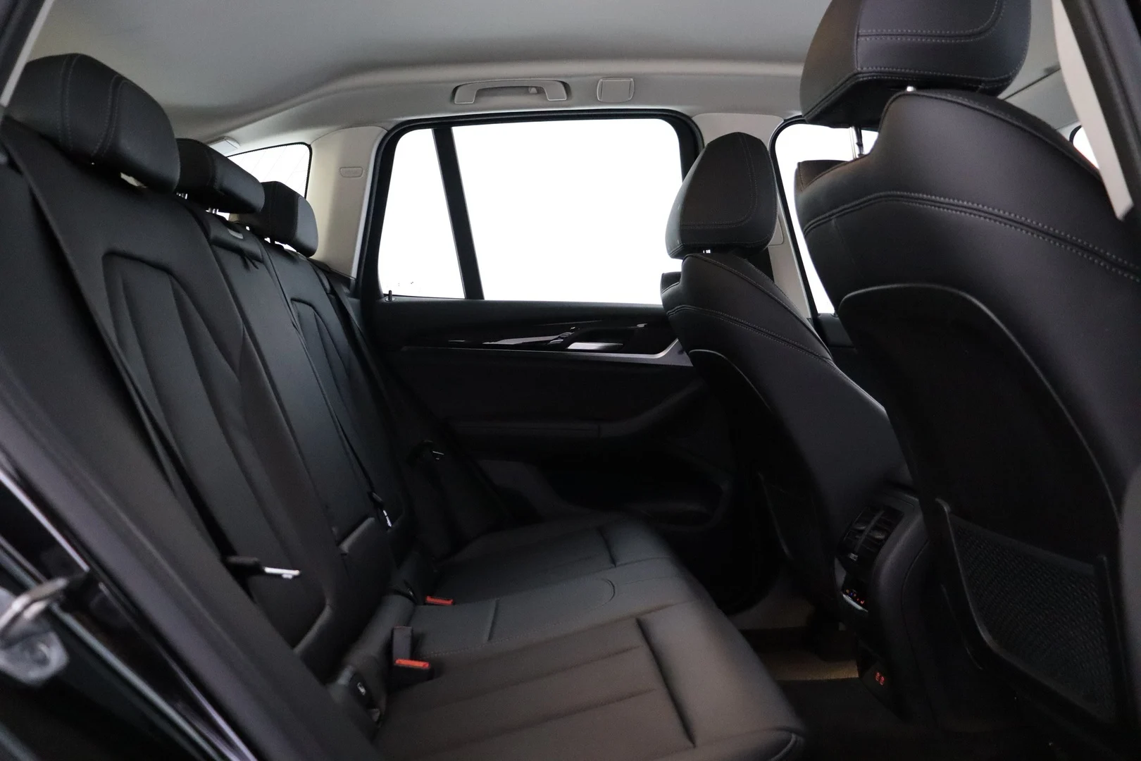 Car Image - QrAamz4UxZJZpAgI8Qyhy