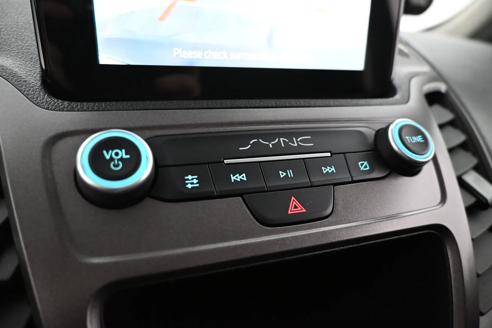 Car Image - 4QpJy4Ad2U01PrcdC5eorE