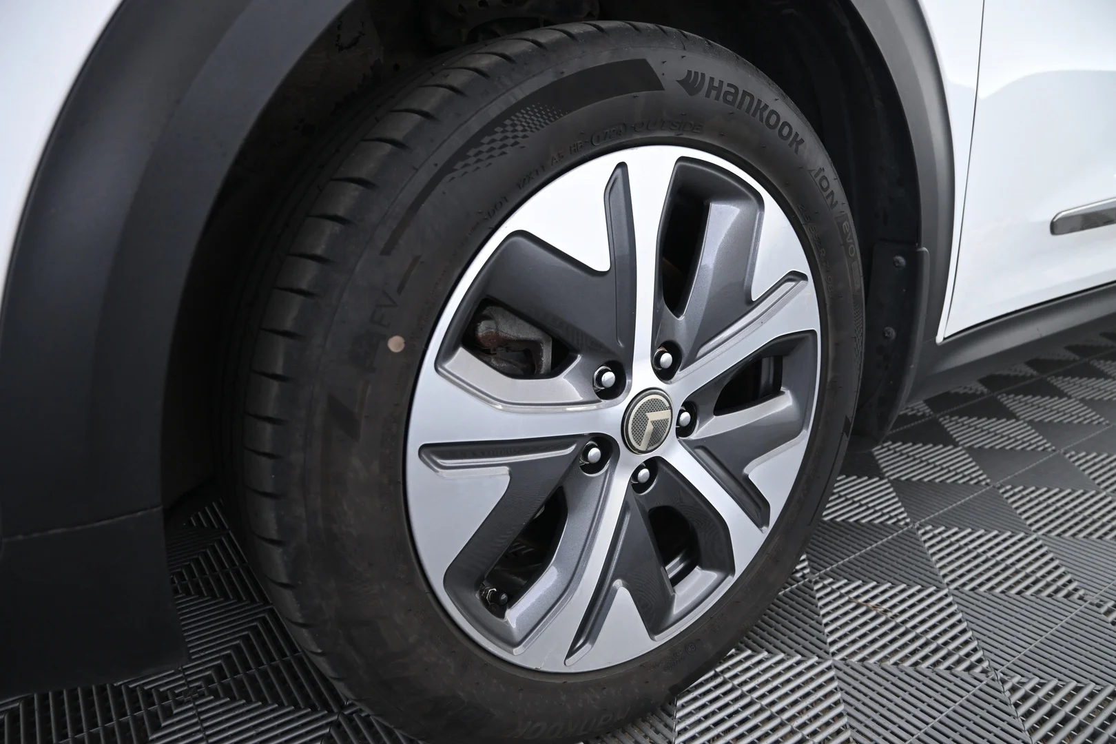 Car Image - 1Uaad4o6bjKxvJTGO0rbWy