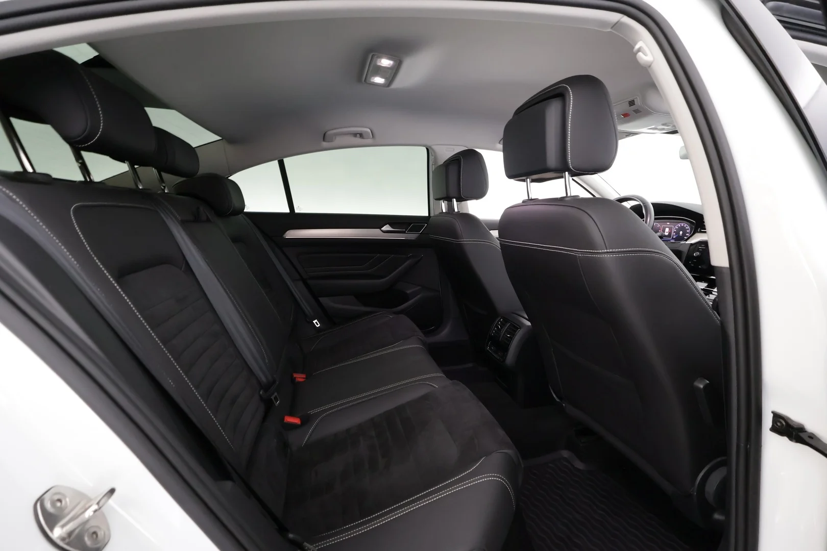 Car Image - dbpsPVn8iqfP5SgteeVfh