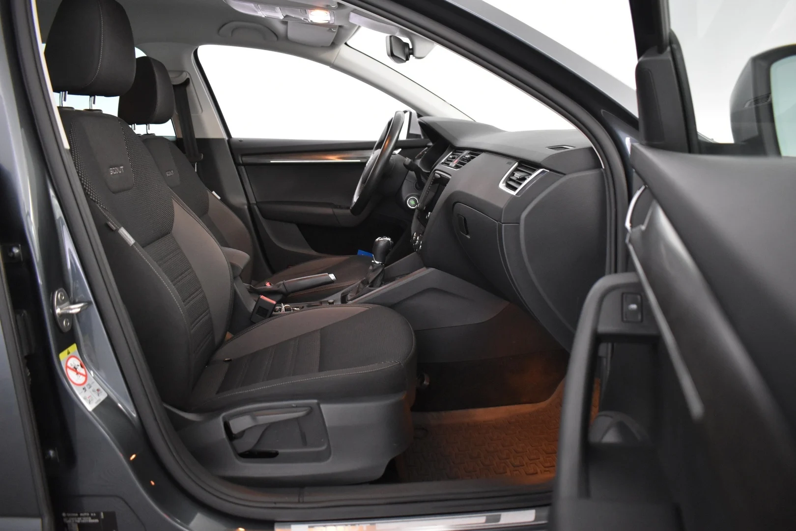 Car Image - 1RRDvWhXzjivCaJk5Yz4zn