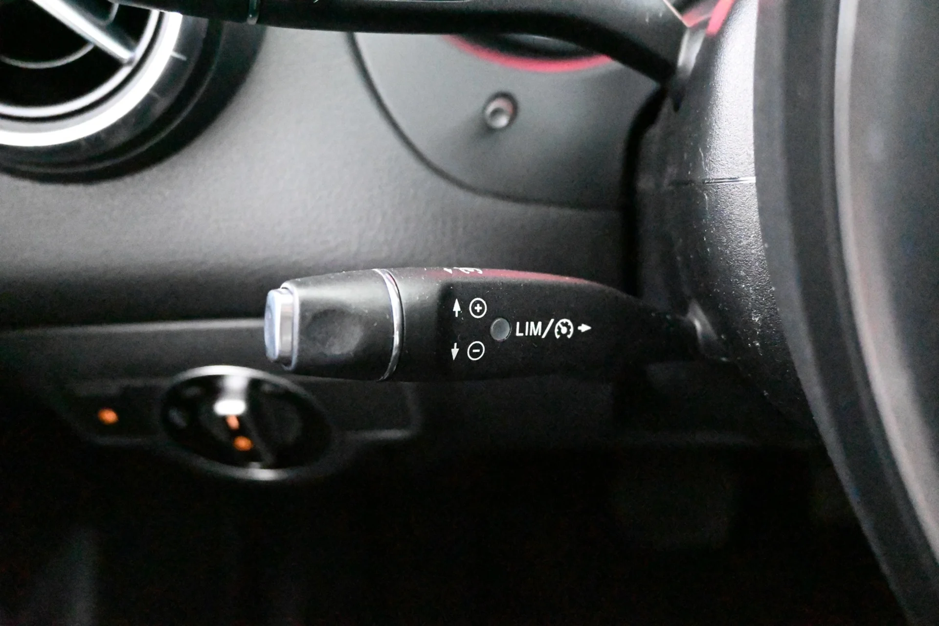 Car Image - 7na0F1B3BPEX4jAKqndrE5