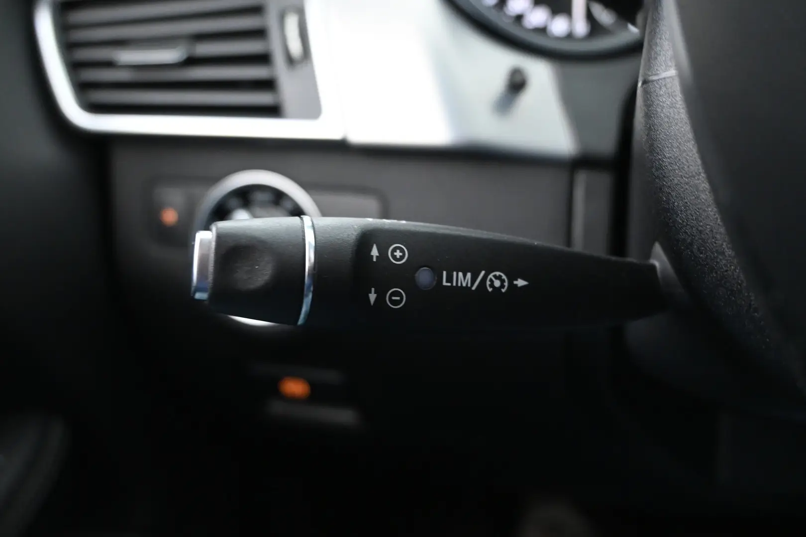 Car Image - 6YQSxz7IgjvL1UqUZ3Oho4