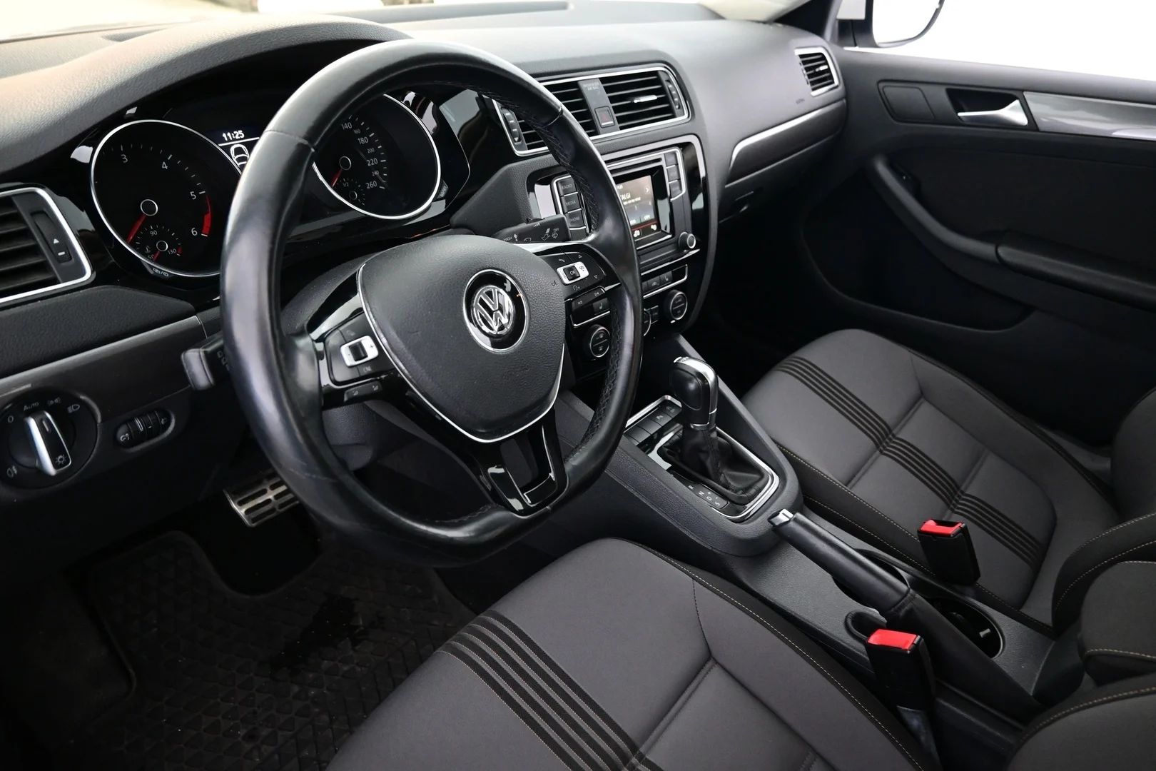 Car Image - 6NVBsqQZGOzp2uiCfmhnqj