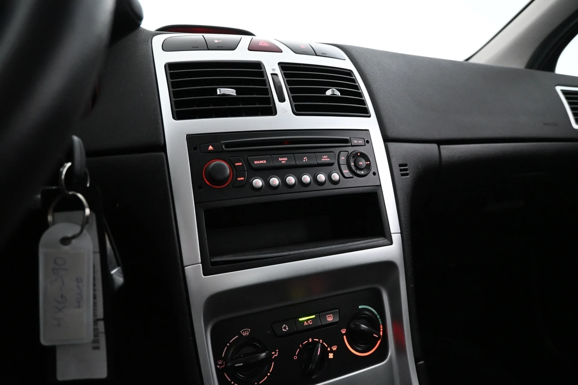 Car Image - 5jyXIKhiuwayWbooB9NfN6