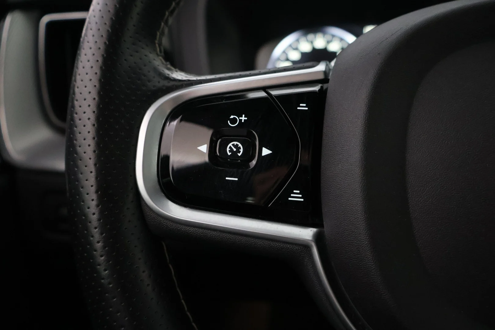 Car Image - 2Q0RwSpIQLyHEczMaPXGFP