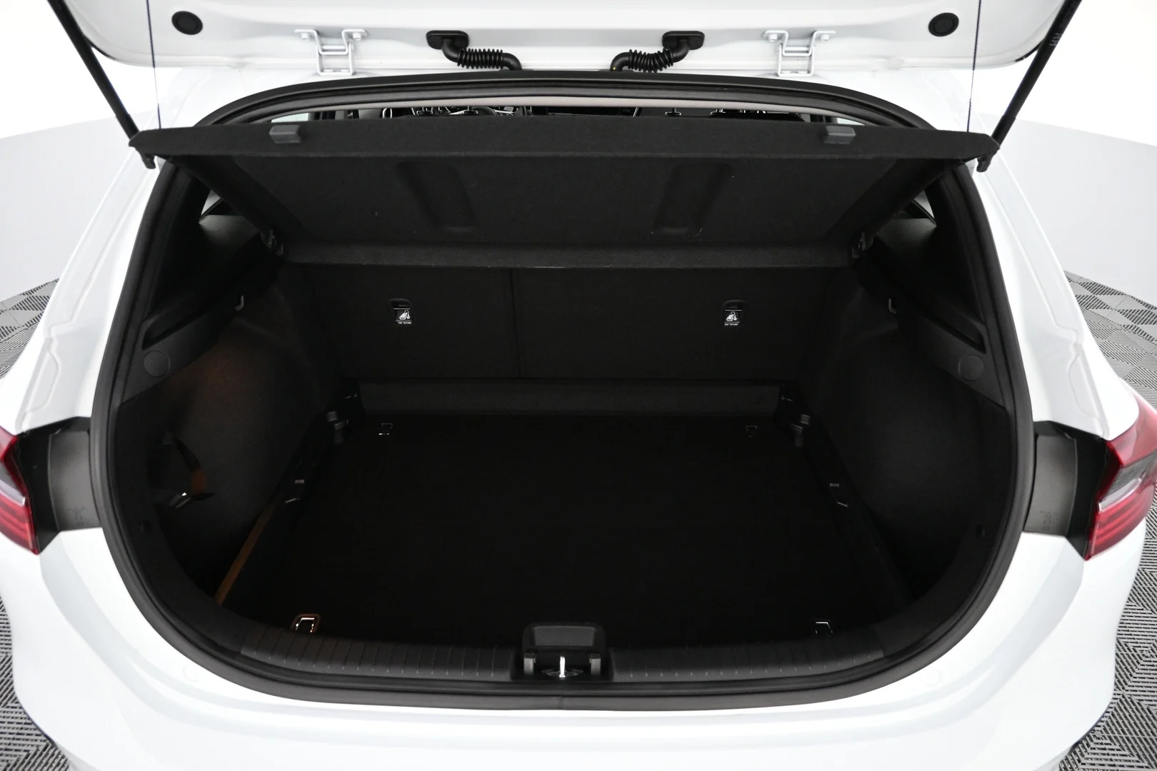 Car Image - 6suuz0Lhh3nEFsBAb8cZP3