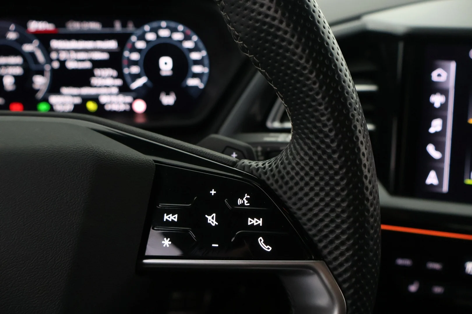 Car Image - 6cuuNZ3IuuTVaohAt8hWCa