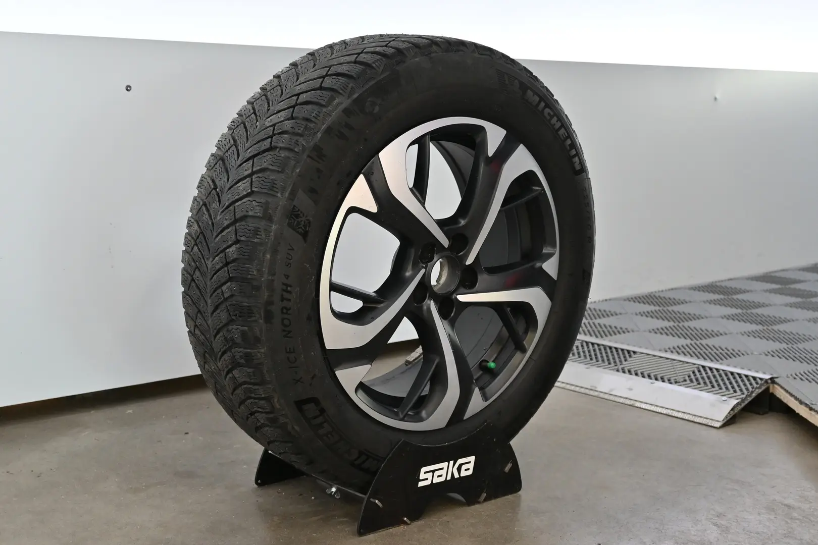 Car Image - 5J85kUA72hlcdaQHTDvdjU