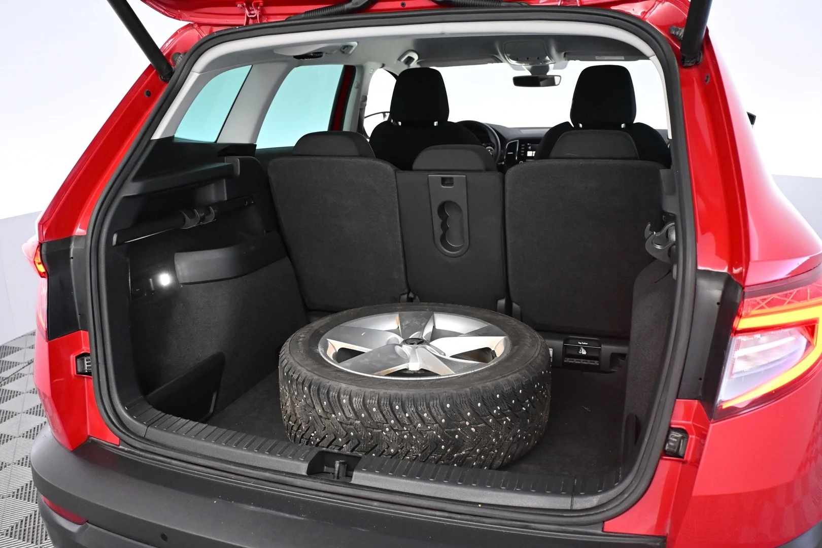 Car Image - 3SNz2tfVXaHkhIhcA1Z4Ey