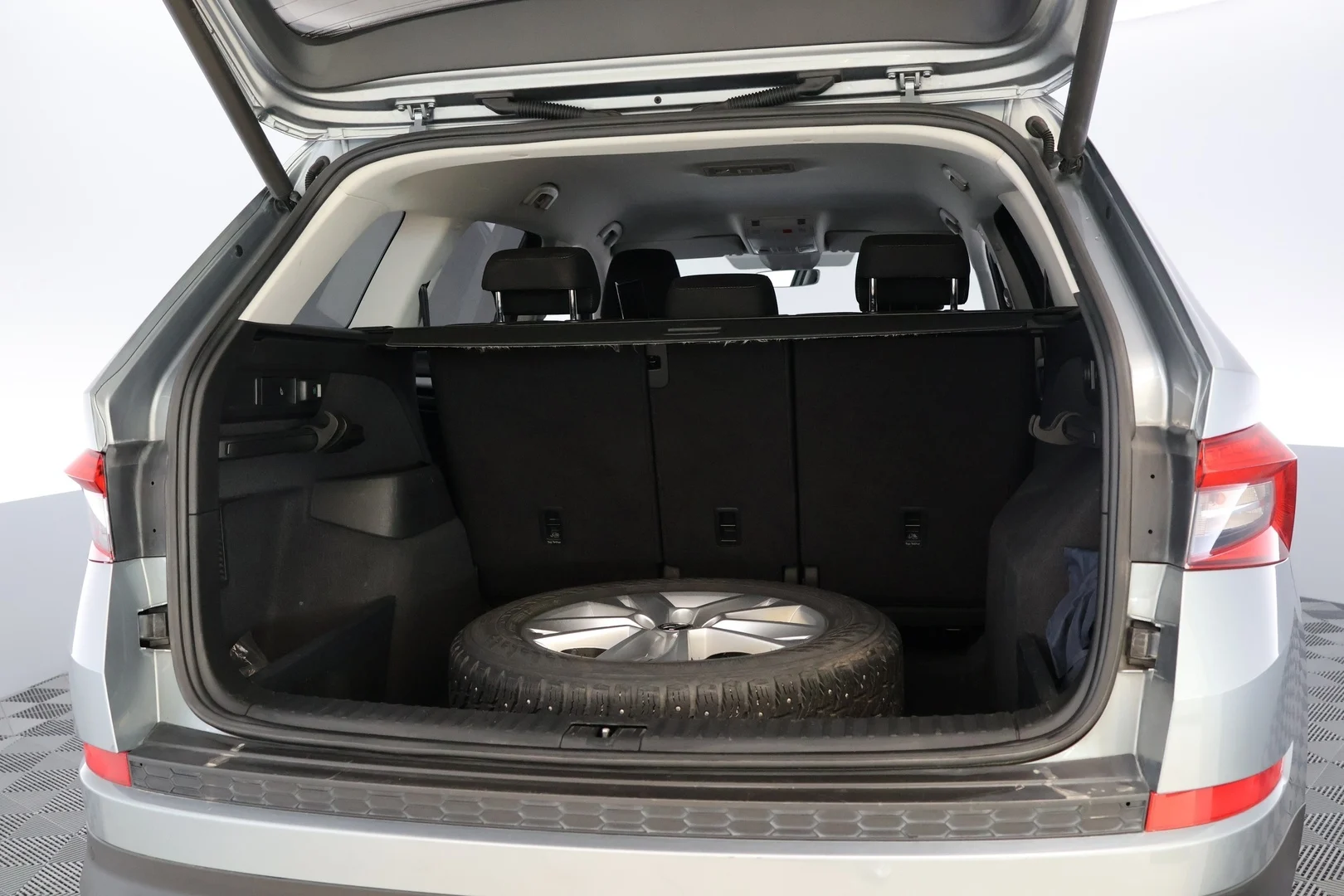 Car Image - 6RZdYRiFbbuujyuKIgj25Y