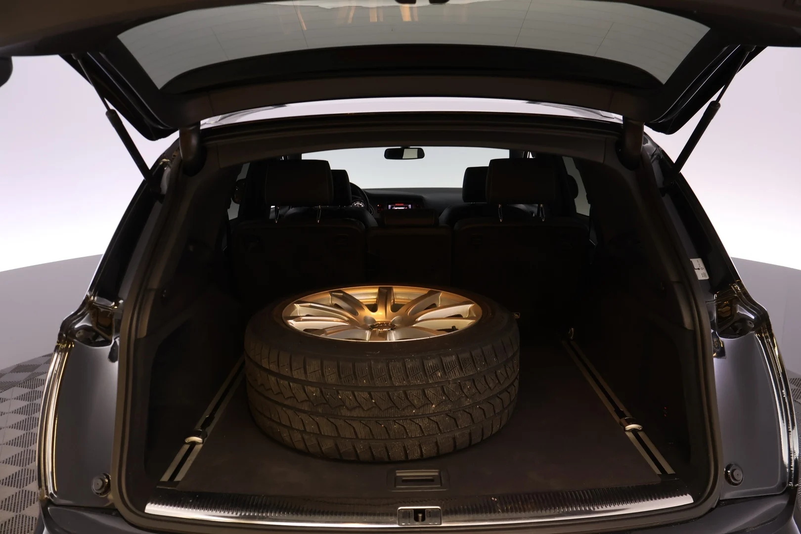 Car Image - 4ONCG3xzE3Vd9FxEXmskGJ