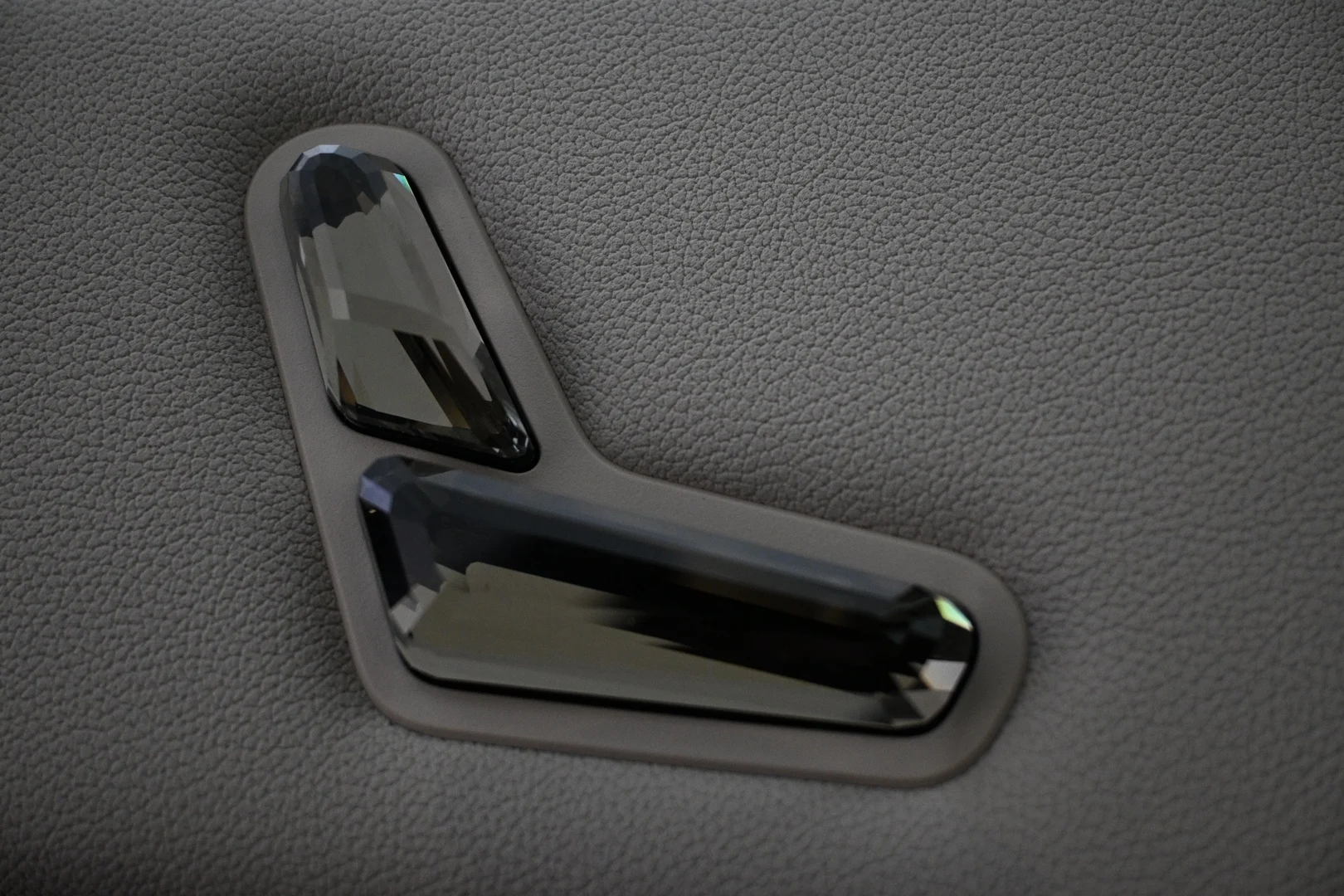 Car Image - 1CbKNPWTDEIICith8h1LNi