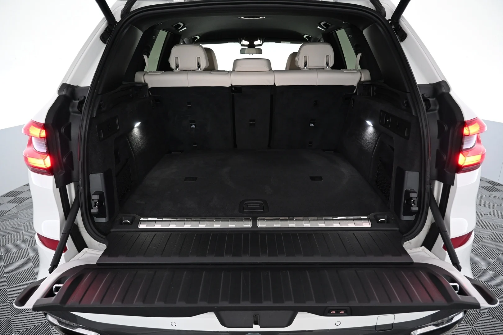 Car Image - qEmICUVNdOQ8vn1brGGqa