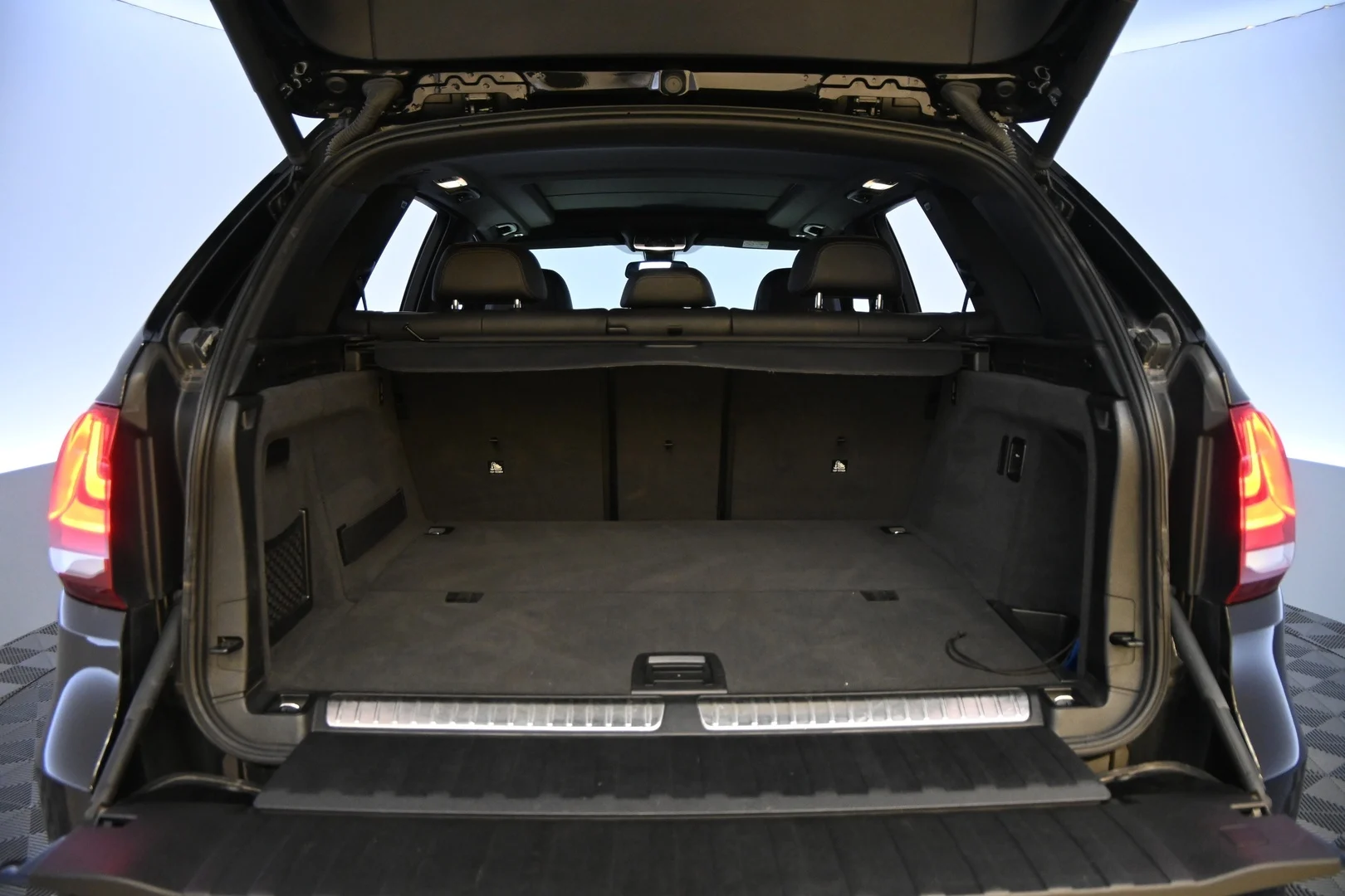 Car Image - HrMvaB3ysVuCkPhBCN8s9