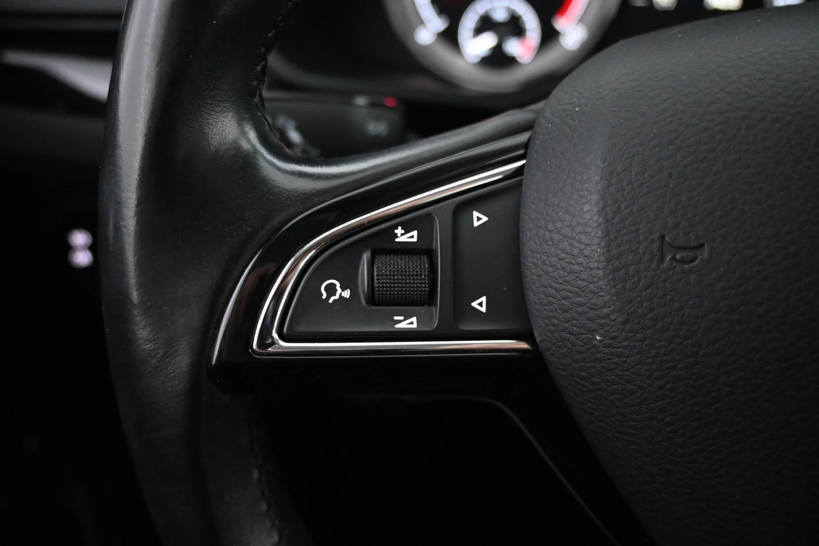 Car Image - 7psH3zEc7lvl0AlSPp0YVG