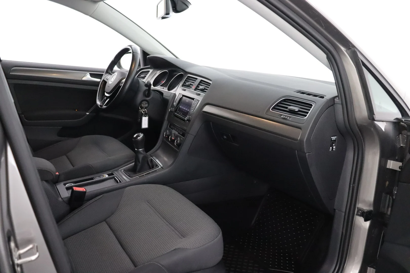 Car Image - 3PeVHMQXvBY2dcFrWzrDDf